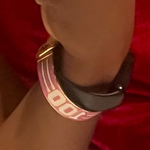 Gucci enameled Centennial buckle hinged bangle bracelet - Picture 3 of 5